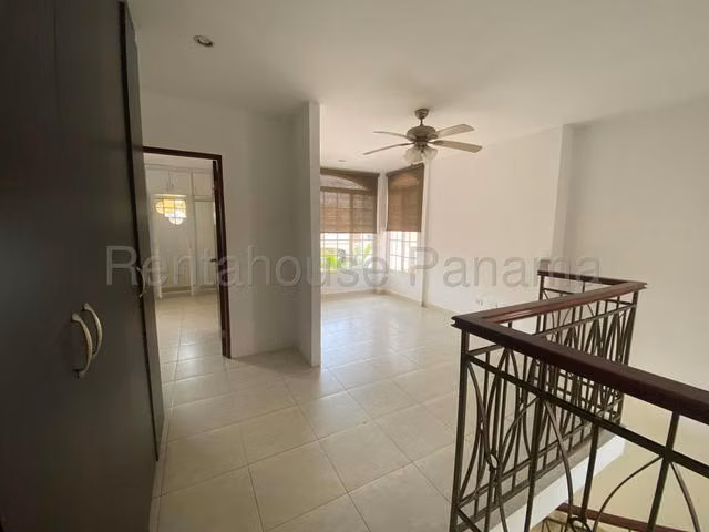 Venta Casa en Costa Sur | Villa Valencia | 480m² Terreno | 3 Rec + Den | Esquina EH