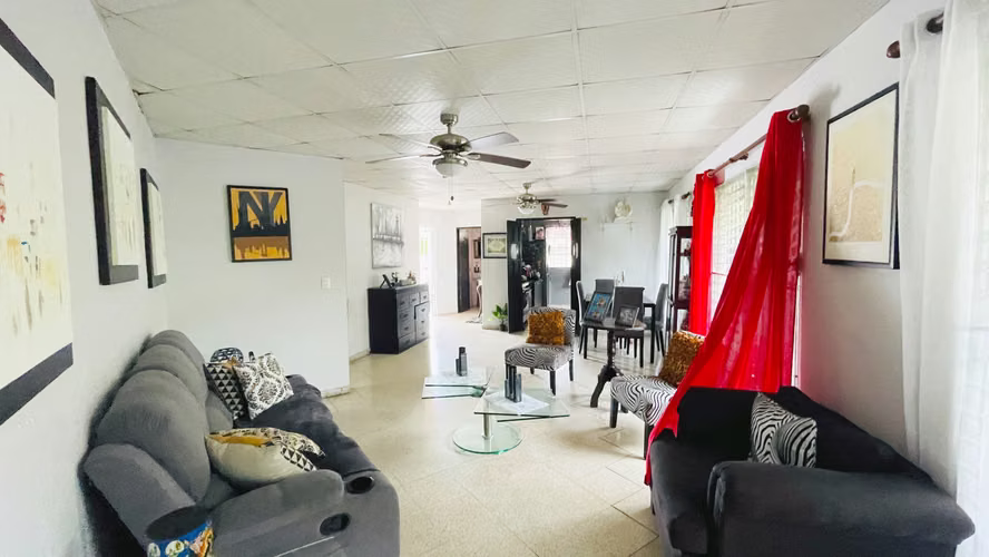 Venta de casa en Linda Vista    AK