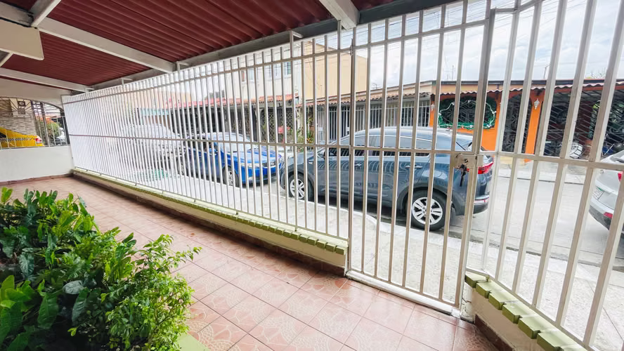 Venta de casa en Linda Vista    AK