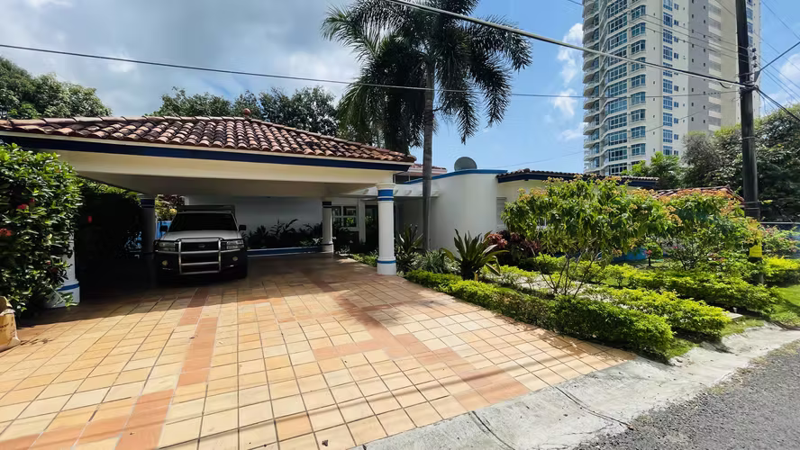 Venta de casa en Coronado Luxury Club & Golf Panamá  AK