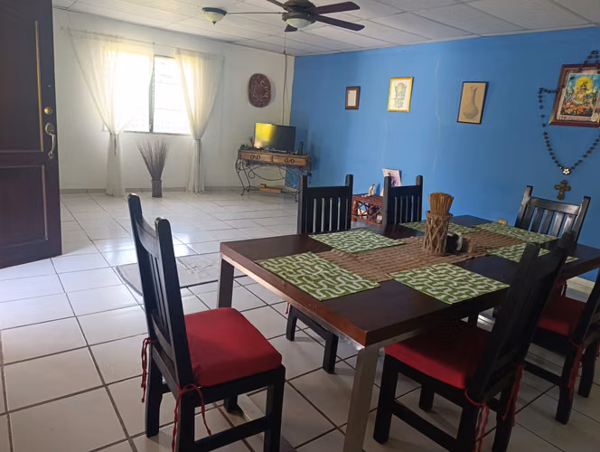CASA EN VENTA A PASOS DE LA PLAYA
