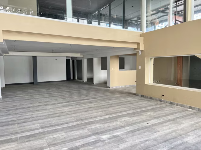 Alquiler de Amplio Chalet Local Comercial en San Francisco – 990m² - AF