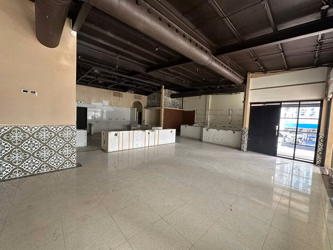 Alquiler de Amplio Chalet Local Comercial en San Francisco – 990m² - AF