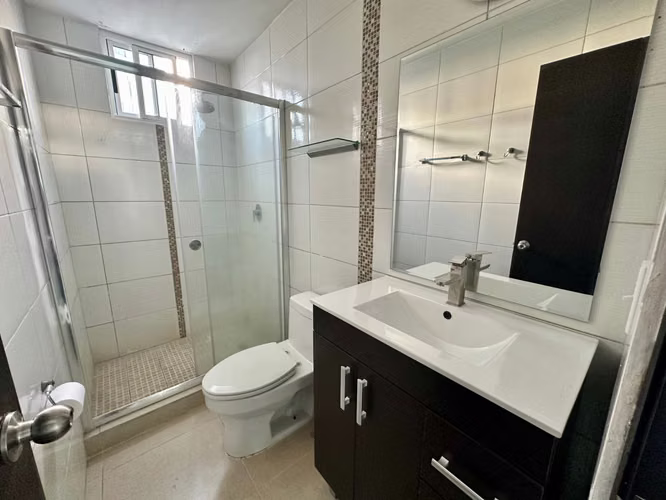 Venta apartamento Kings Park, debajo de avalúo venta rápida (OPORTUNIDAD)