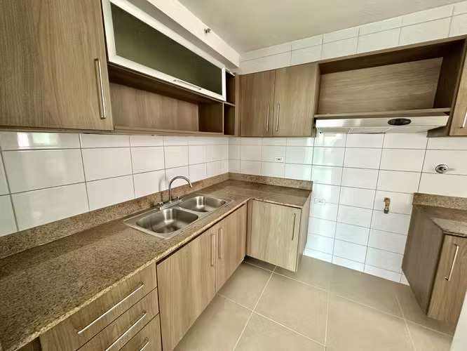 Venta apartamento Kings Park, debajo de avalúo venta rápida (OPORTUNIDAD)