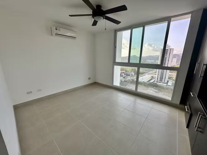 Venta apartamento Kings Park, debajo de avalúo venta rápida (OPORTUNIDAD)