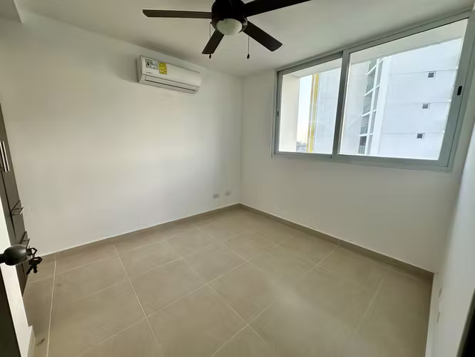 Venta apartamento Kings Park, debajo de avalúo venta rápida (OPORTUNIDAD)