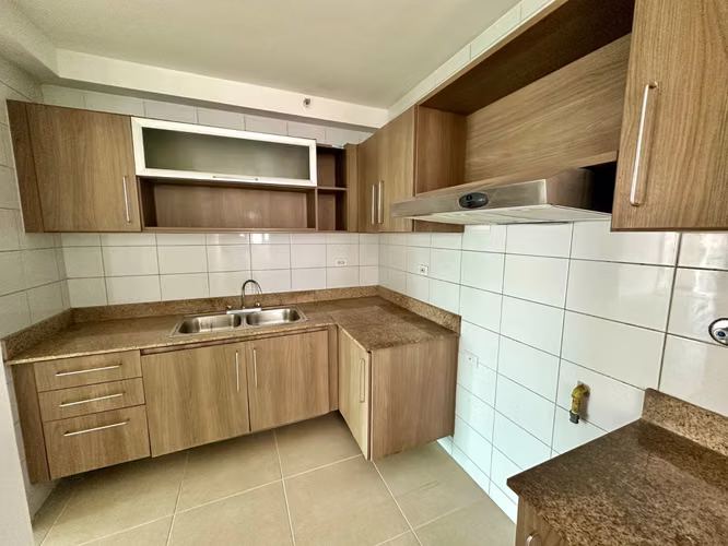 Venta apartamento Kings Park, debajo de avalúo venta rápida (OPORTUNIDAD)