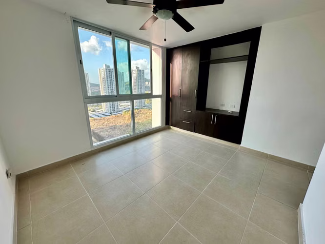 Venta apartamento Kings Park, debajo de avalúo venta rápida (OPORTUNIDAD)