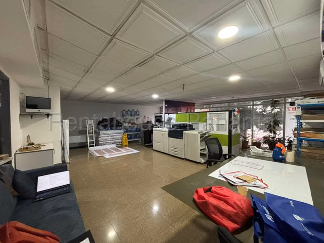Venta de local comercial de 210.39 m² en Vía España 26JS1448