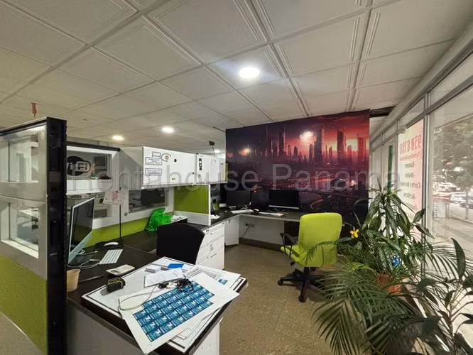 Venta de local comercial de 210.39 m² en Vía España 26JS1448