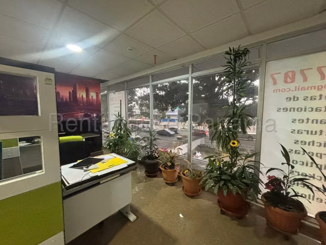 Venta de local comercial de 210.39 m² en Vía España 26JS1448