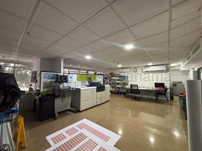 Venta de local comercial de 210.39 m² en Vía España 26JS1448
