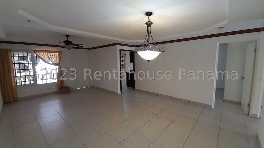  Casa en Venta en Ricardo J. Alfaro con Apartamento Independiente y Jardín Renovado BDP - Imagen 5
