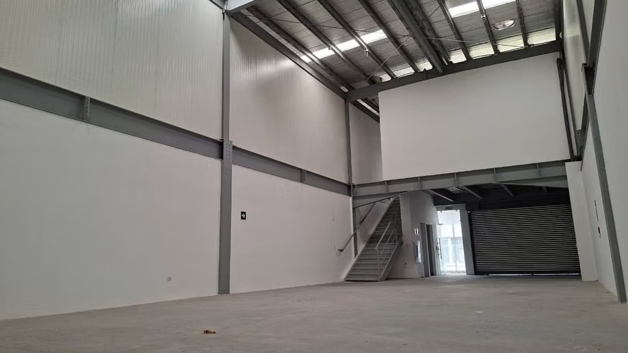 Warehouse for Sale – Investment Opportunity with Tenant