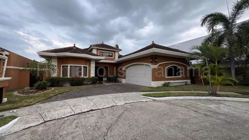 beautiful house for rent in costa sur