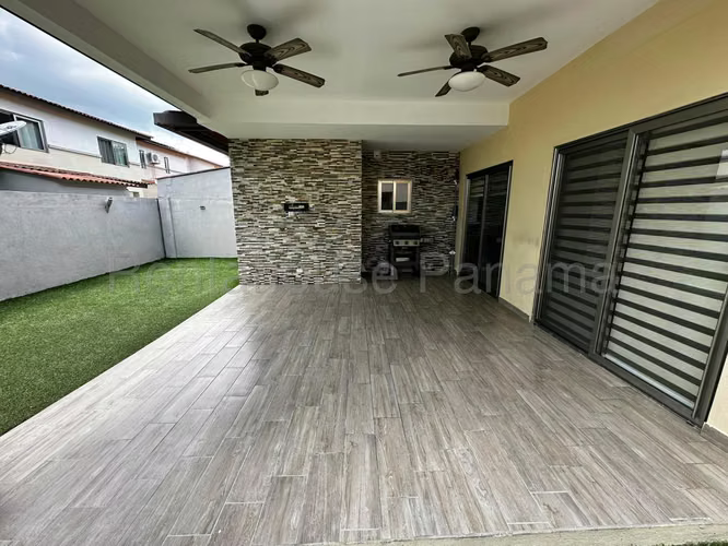 VENTA DE CASA MODERNA EN PANAMÁ PACÍFICO BDP