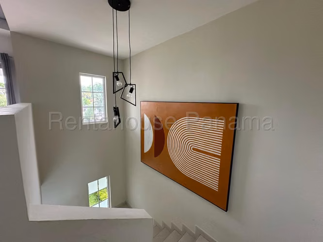  VENTA DE CASA CON PISCINA EN VERSALLES BDP