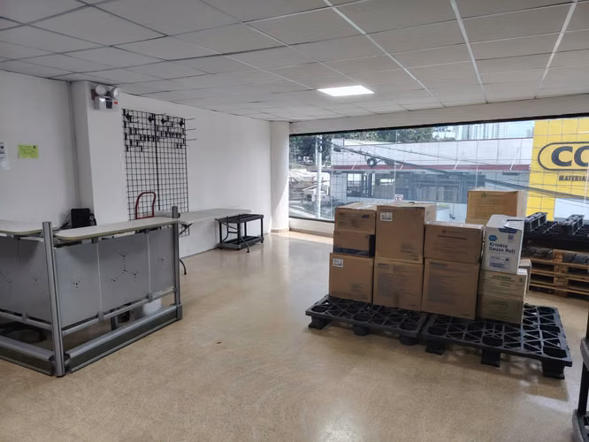 LOCAL COMERCIAL FRENTE AL REGISTRO PÚBLICO | 122m² | 2 PARKING  Ubicación Estratégica – Alto Tránsito Profesional
