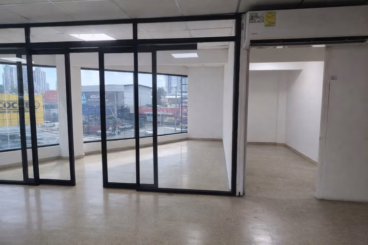 LOCAL COMERCIAL FRENTE AL REGISTRO PÚBLICO | 122m² | 2 PARKING  Ubicación Estratégica – Alto Tránsito Profesional