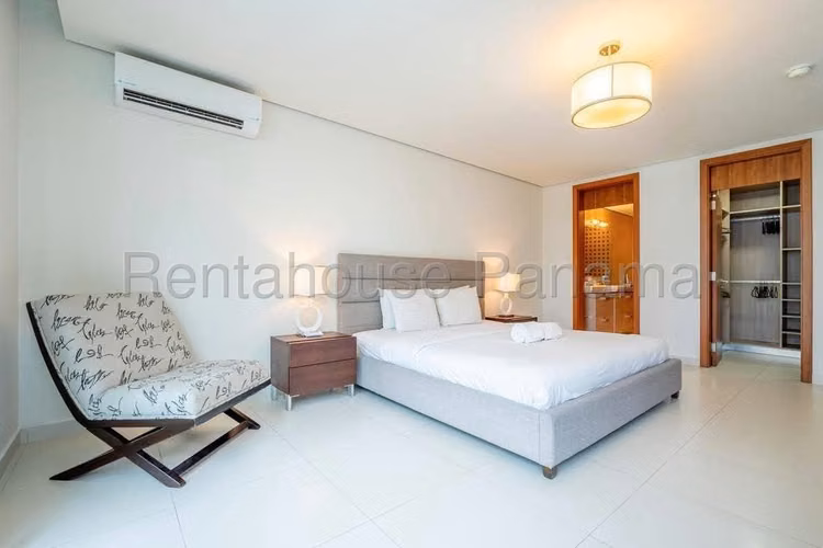 Apartamento en Venta en Costa del Este. PARKSIDE