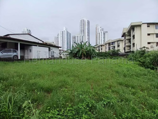 Terreno en venta en Carrasquilla cerca de Parque Omar YM