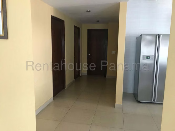 Apartamento en venta en Vista Mar en San Carlos YM
