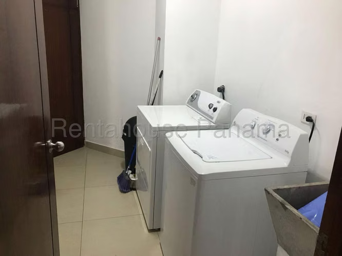 Apartamento en venta en Vista Mar en San Carlos YM