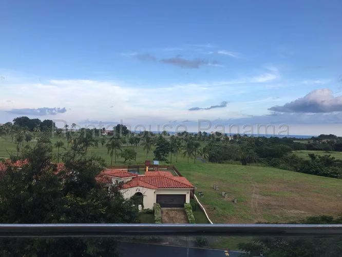 Apartamento en venta en Vista Mar en San Carlos YM