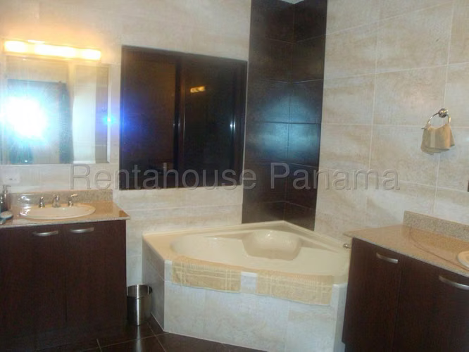 Apartamento en venta en Vista Mar en San Carlos YM