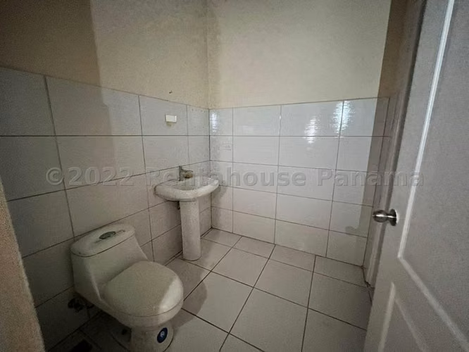 Local Comercial en Alquiler en Costa Sur JG