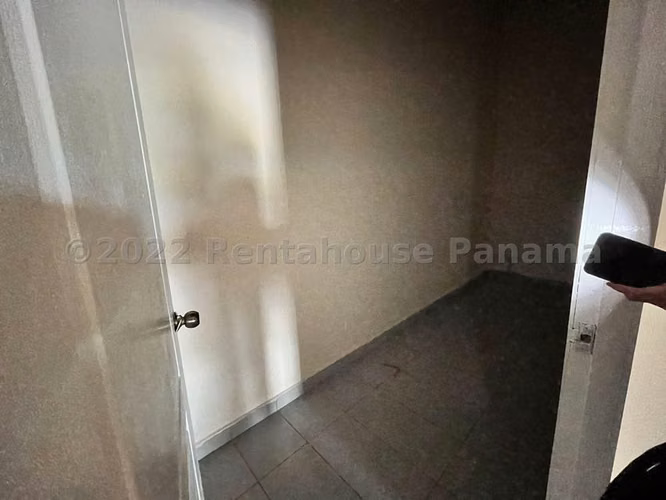 Local Comercial en Alquiler en Costa Sur JG