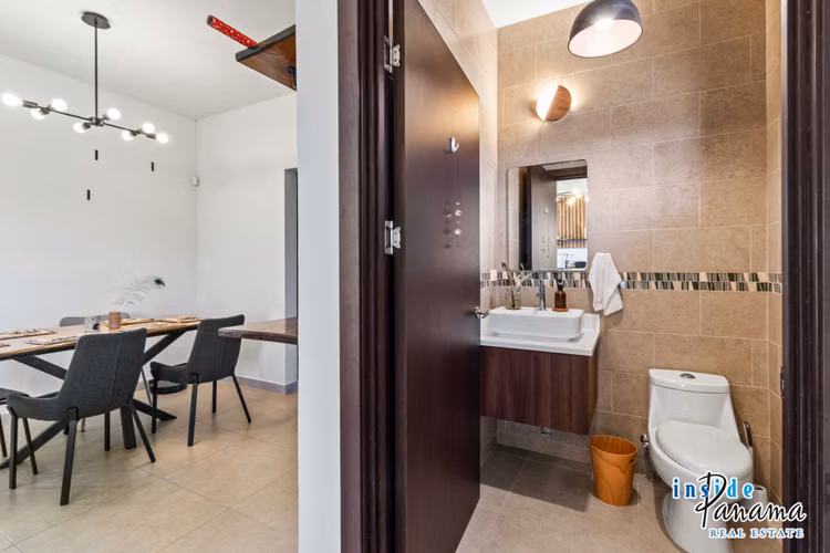 Moderna Casa Amoblada de 2 Recámaras en Boquete Canyon Village