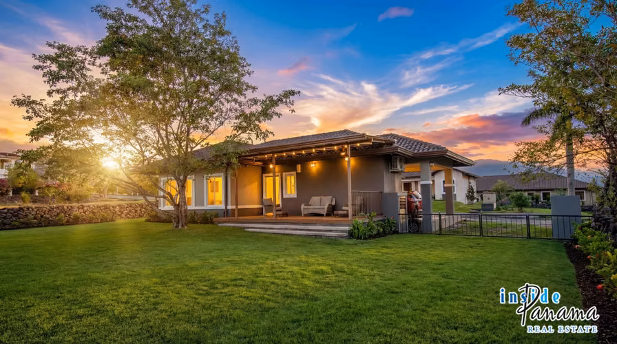 Moderna Casa Amoblada de 2 Recámaras en Boquete Canyon Village