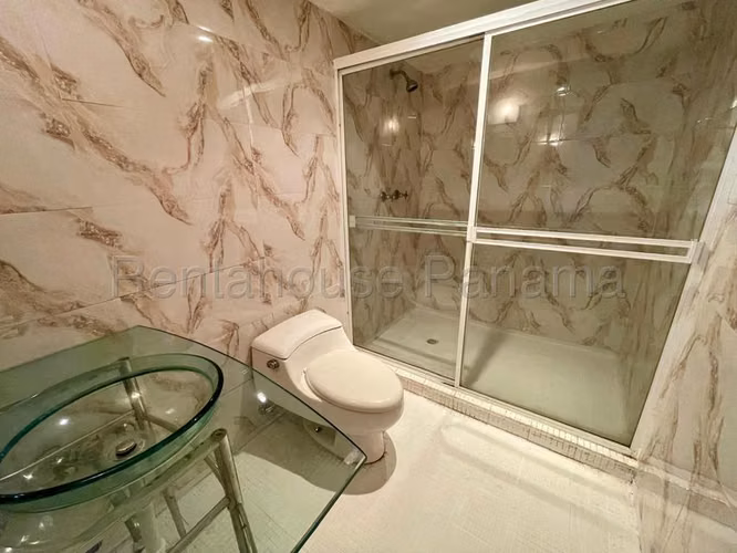 Local Comercial en Alquiler enObarrio JG