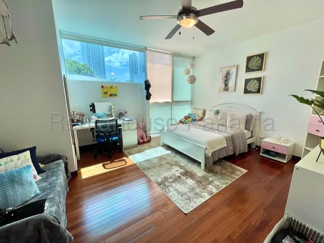 Casa en Alquiler en Altos del Golf JG