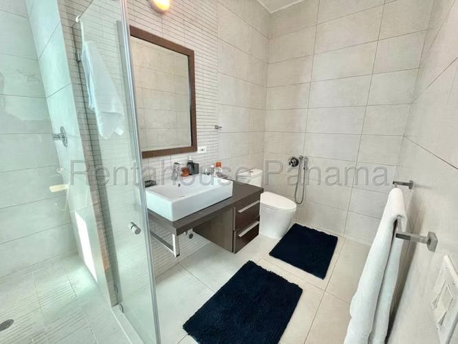 Casa en Alquiler en Altos del Golf JG