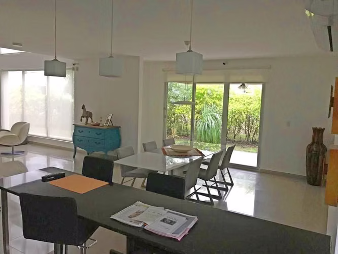 Venta de casa en Costa Sur   AK
