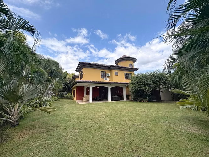 Venta de casa en Costa del Este PH Antigua