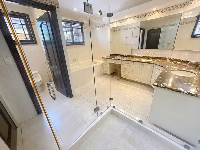 Venta de casa en Costa del Este PH Antigua