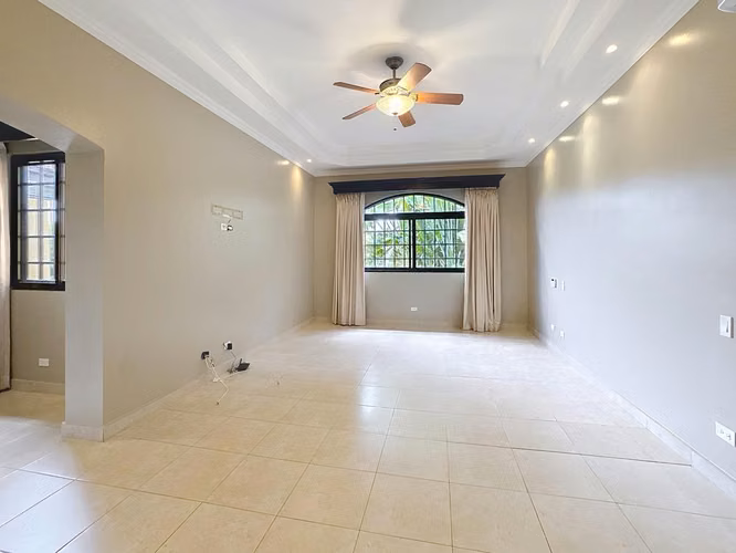Venta de casa en Costa del Este PH Antigua