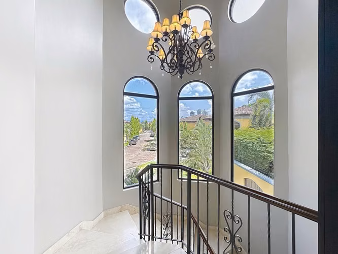 Venta de casa en Costa del Este PH Antigua