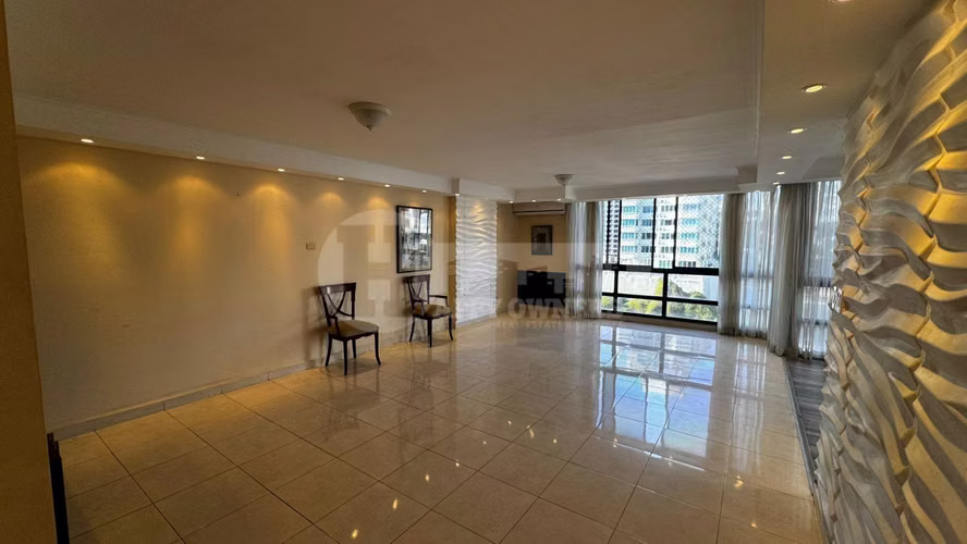 Venta de apartamento en PH Aranjuez, Vía Argentina