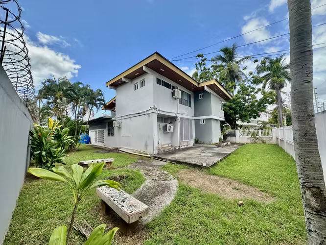 Se vende casa remodelada en El Carmen