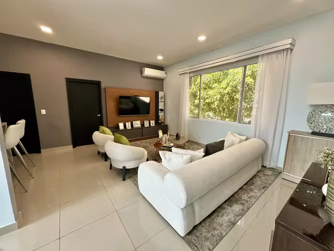 Se vende casa remodelada en El Carmen