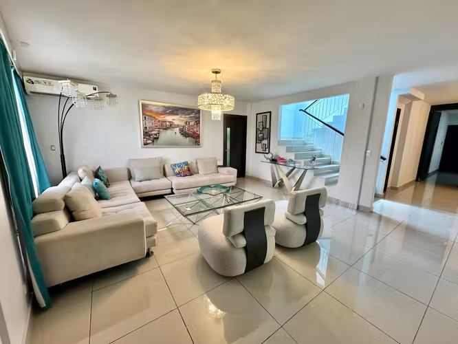 Remodeled house for sale in El Carmen