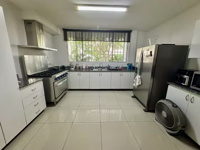 Se vende casa remodelada en El Carmen