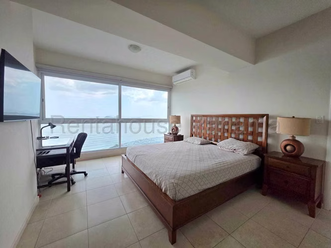alquilo apartamento amoblado con vista la mar OF 26-6040