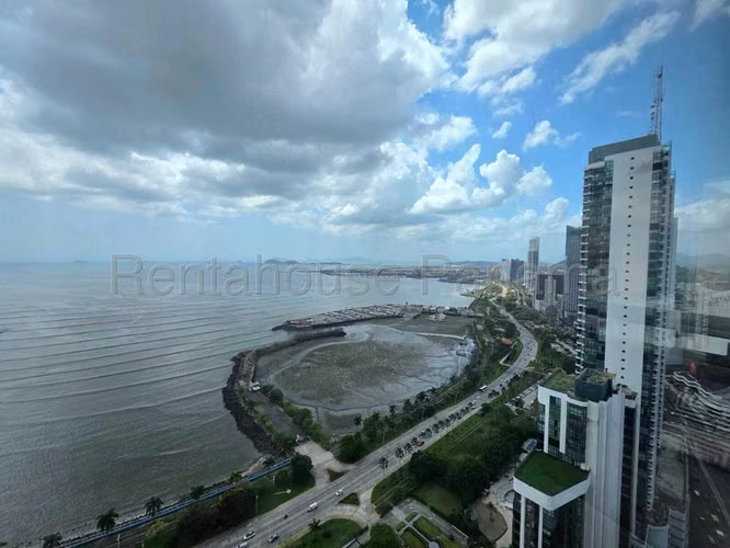 alquilo apartamento amoblado con vista la mar OF 26-6040