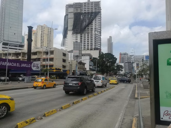 Se Vende Edificio en Via España LA22-5055
